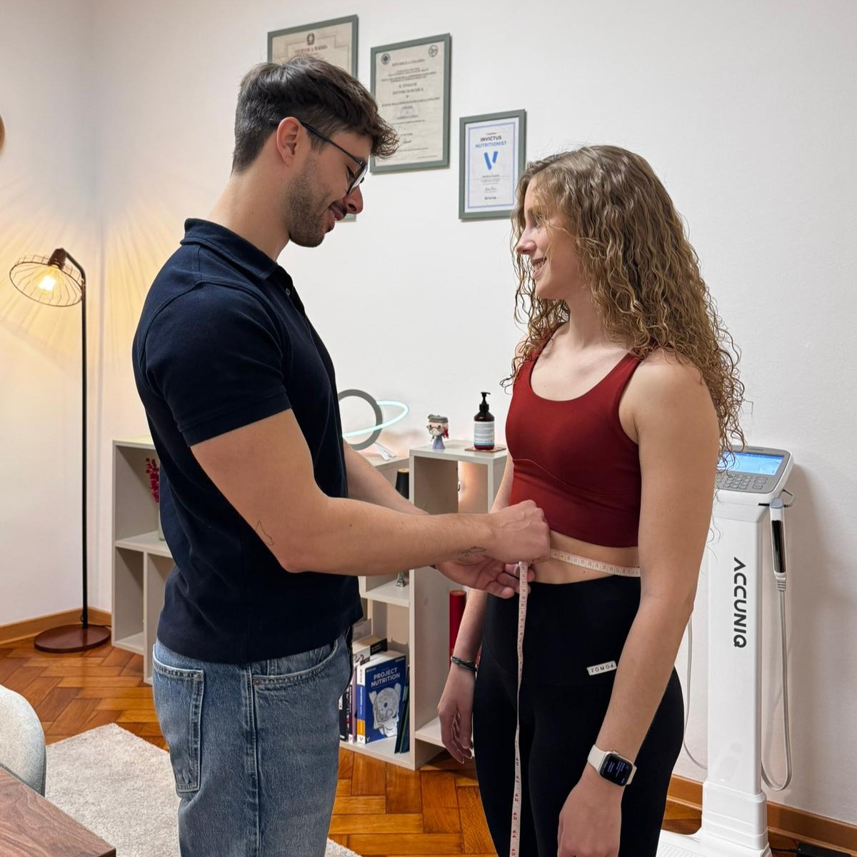 Dott. Andrea Lanza durante la rilevazione delle misure antropometriche